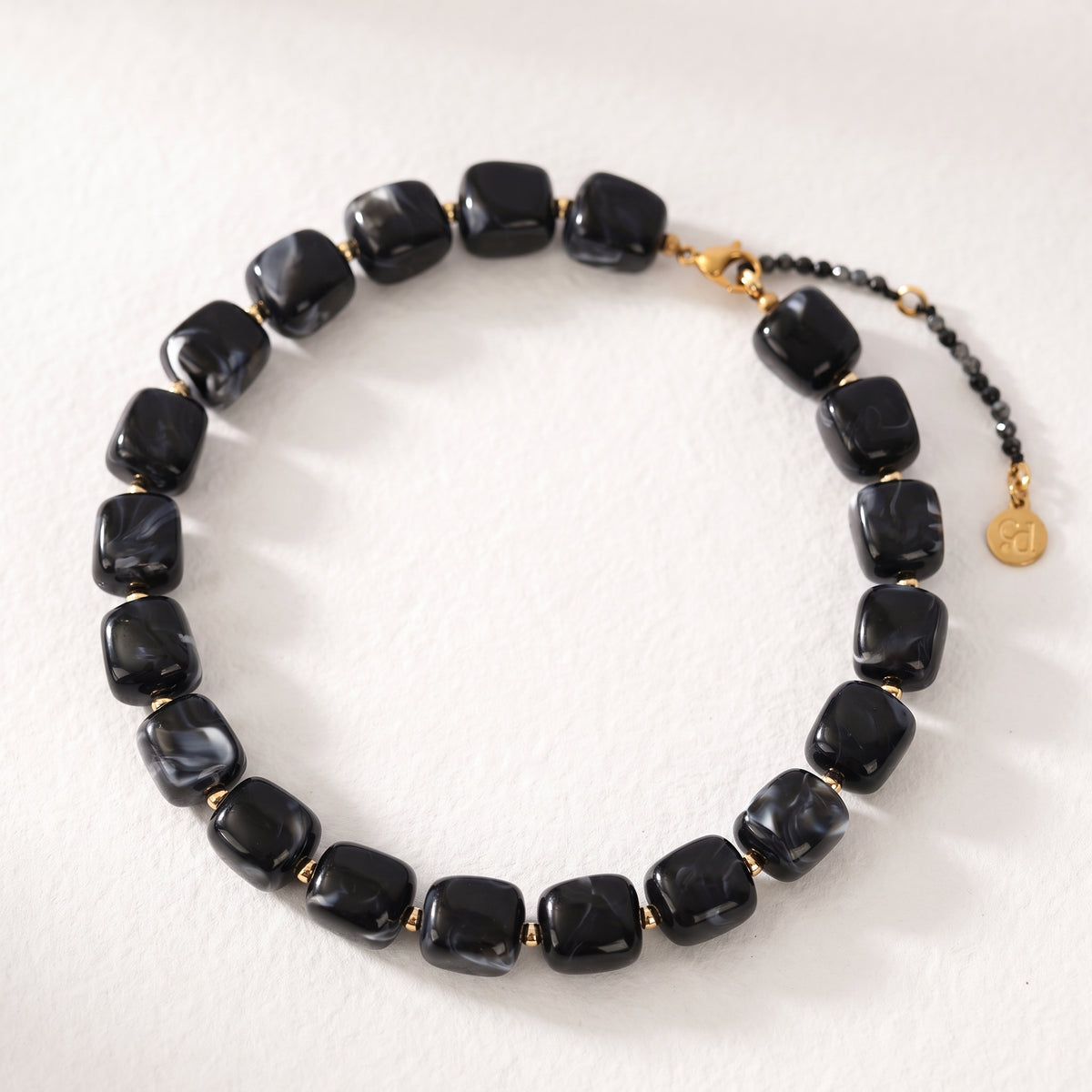 Collana con perline quadrate spesse nere