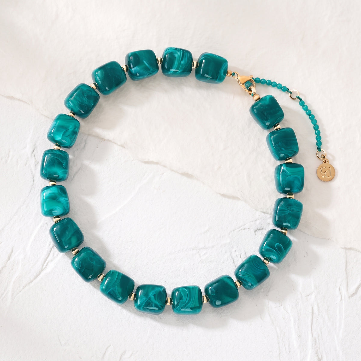 Collana con perline quadrate spesse blu