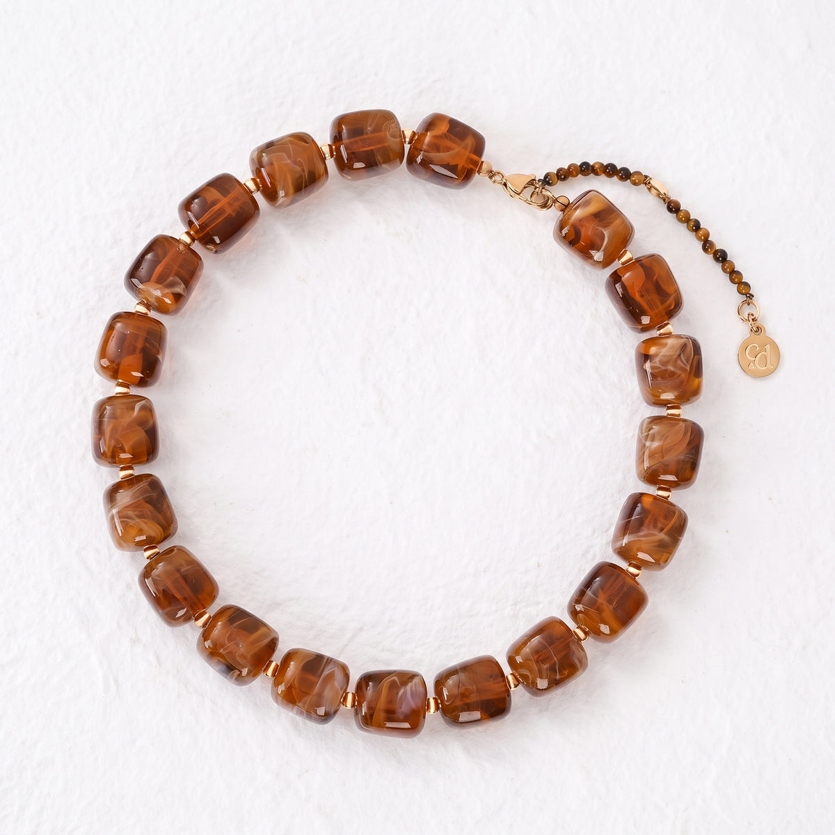 Collana con perline quadrate spesse marrone