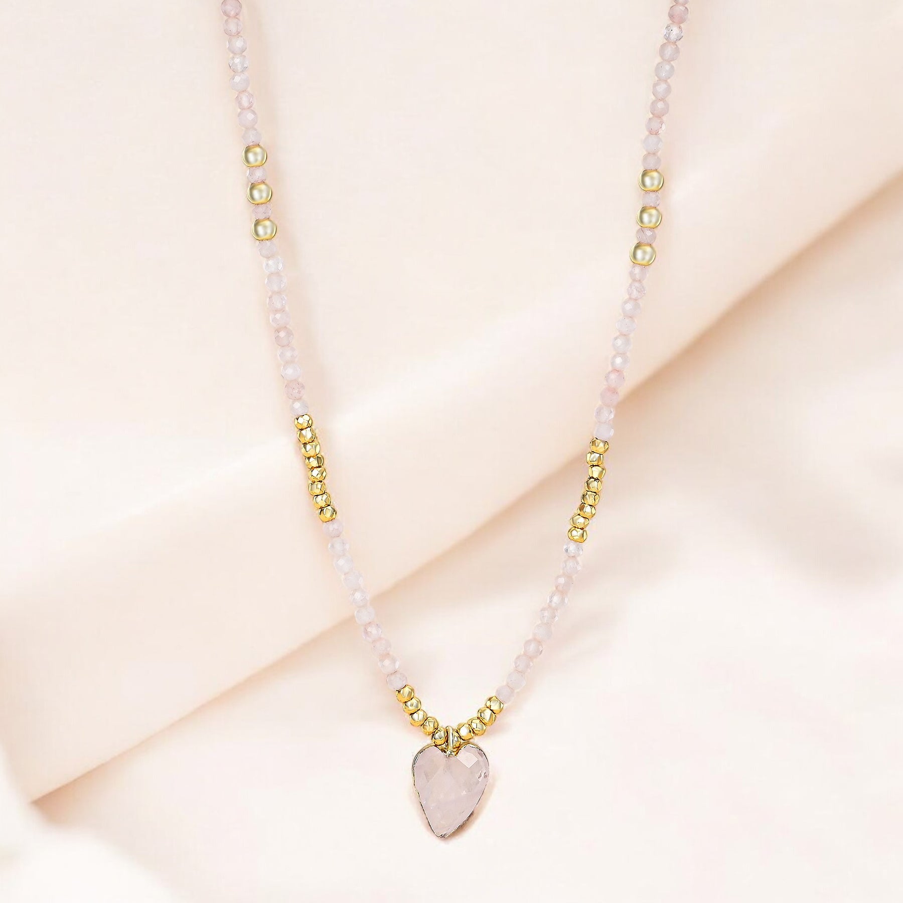 Collana con ciondolo a forma di rosa e amore