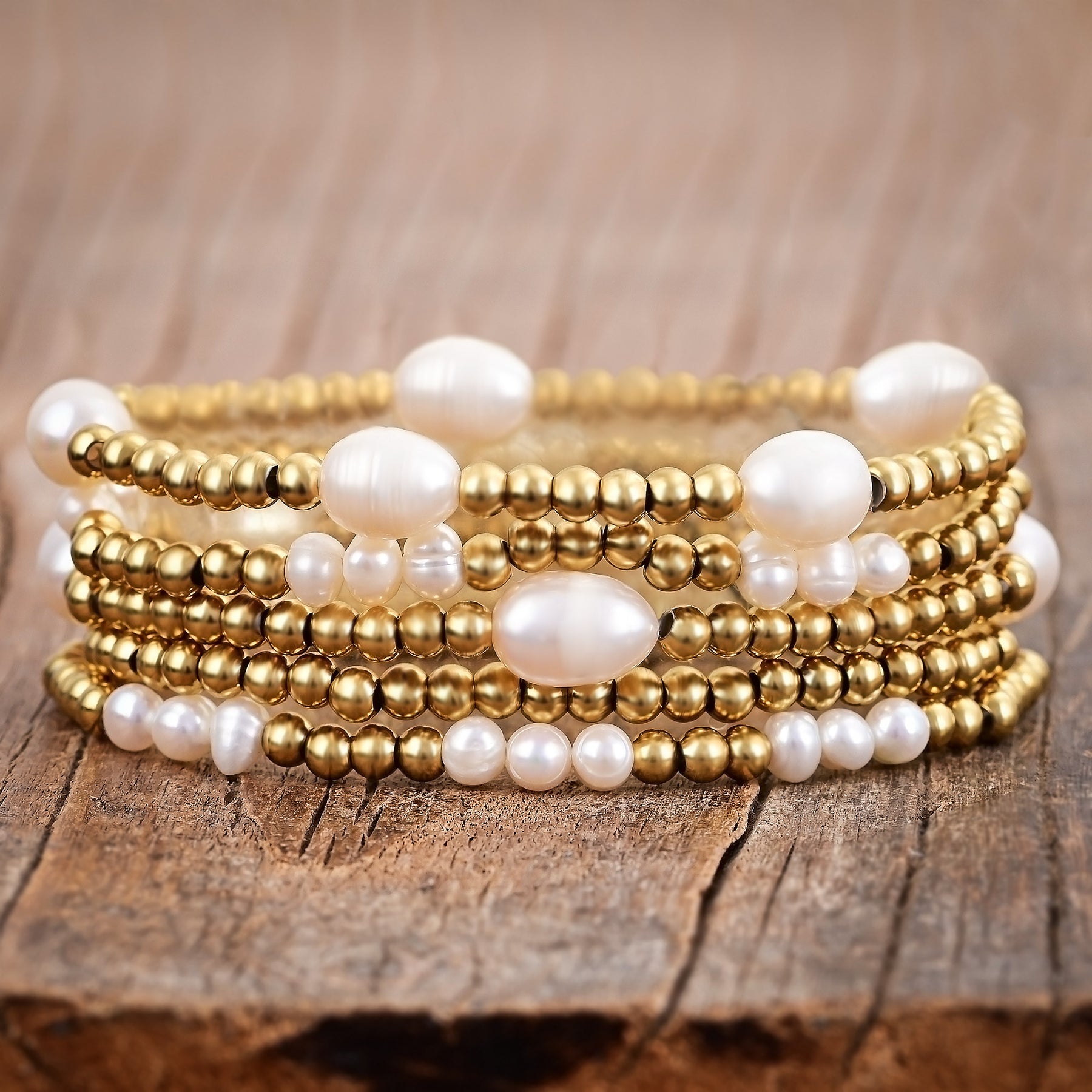 Set di bracciali in oro e perle