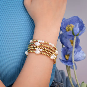 Set di bracciali in oro e perle