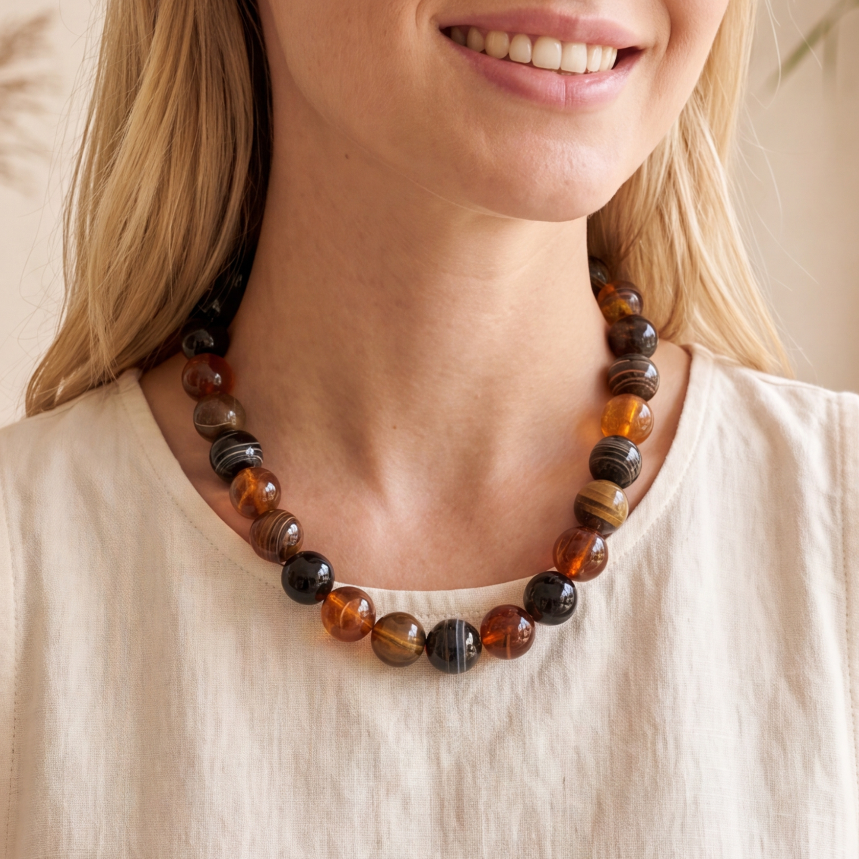 Collana con perline marroni spesse