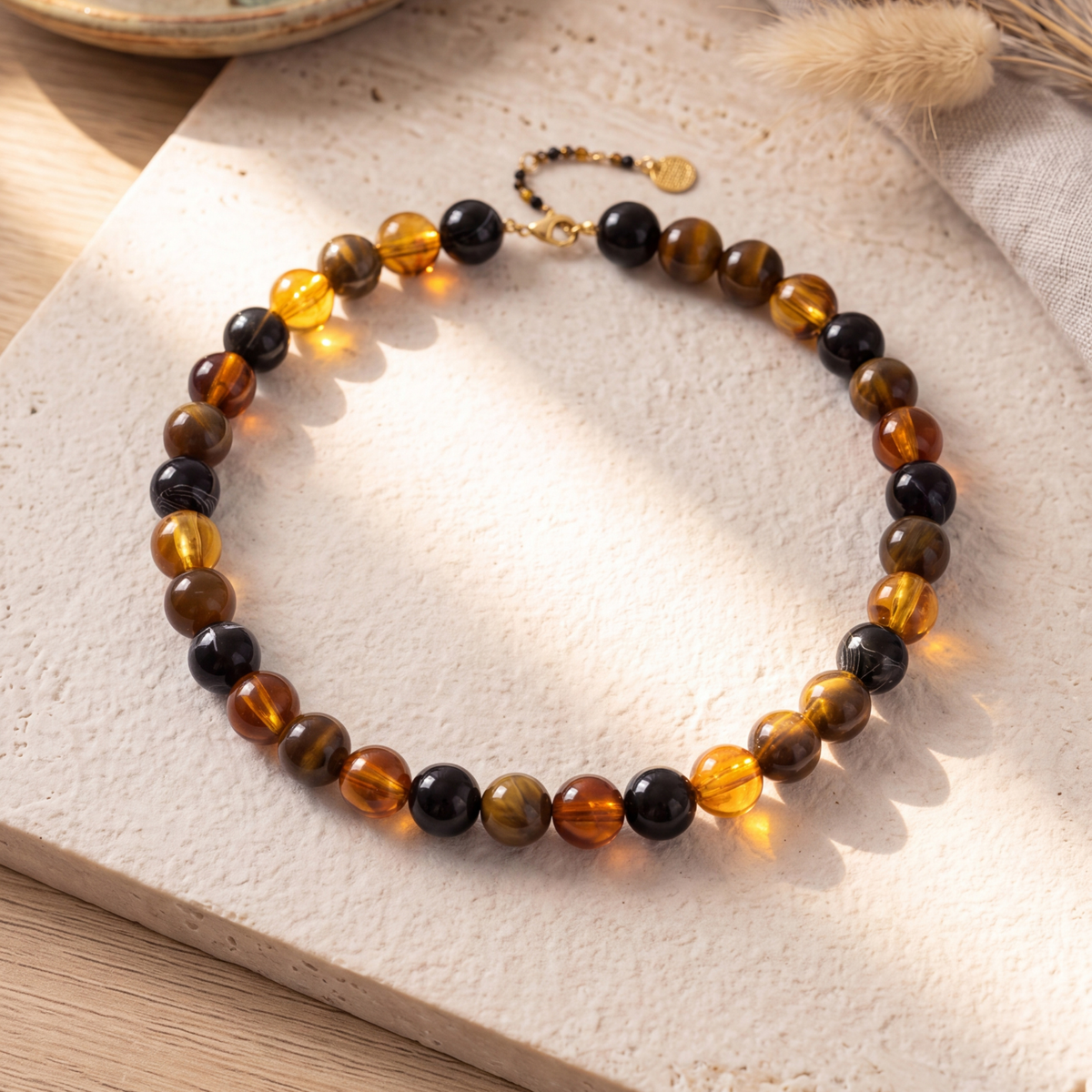 Collana con perline marroni spesse