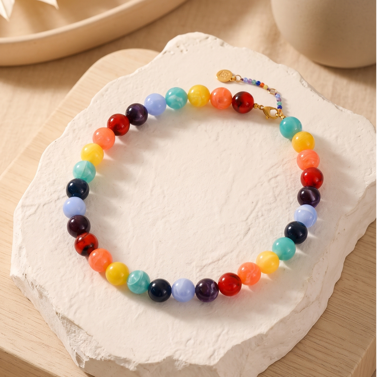 Collana con perline arcobaleno spesse