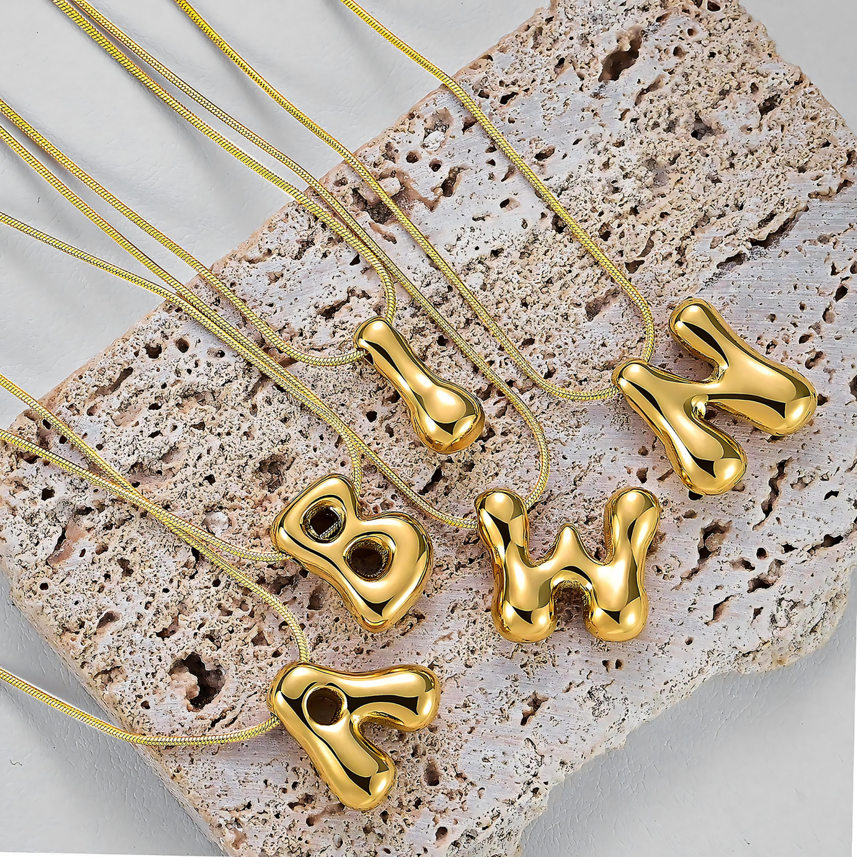 Collana con Iniziale a Lettera a Bolle Dorata
