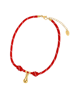 Collana con ciondolo a lettere a bolle dorate