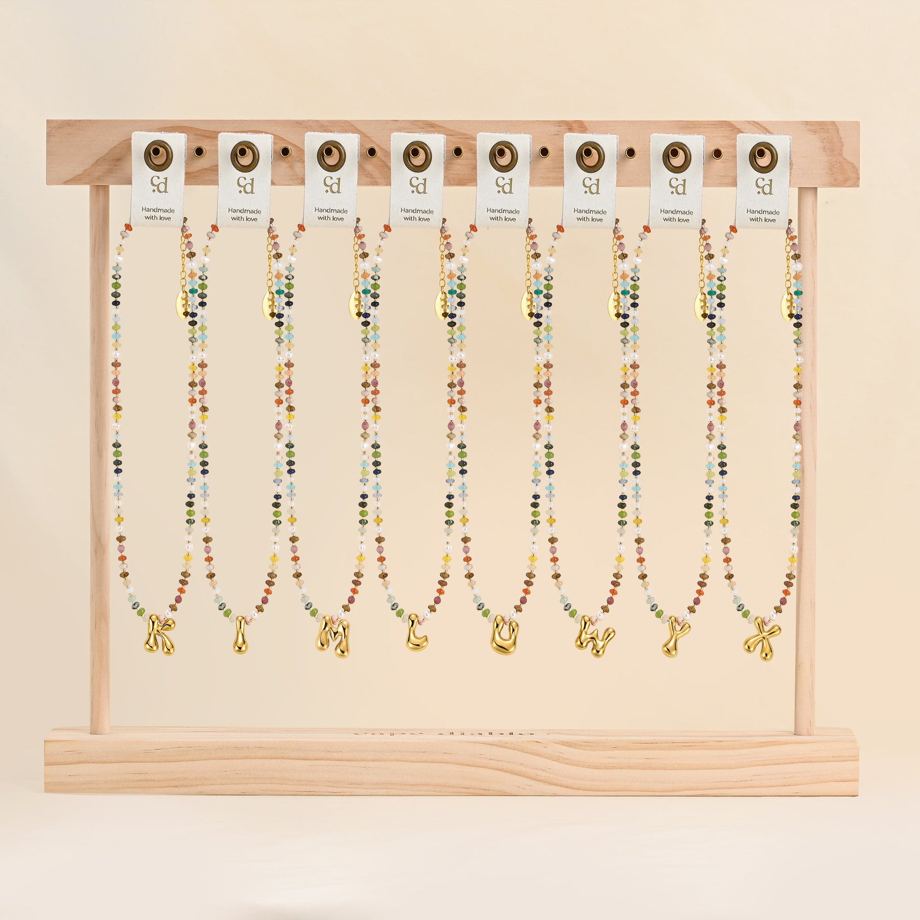 Collana con lettere a bolle multicolore