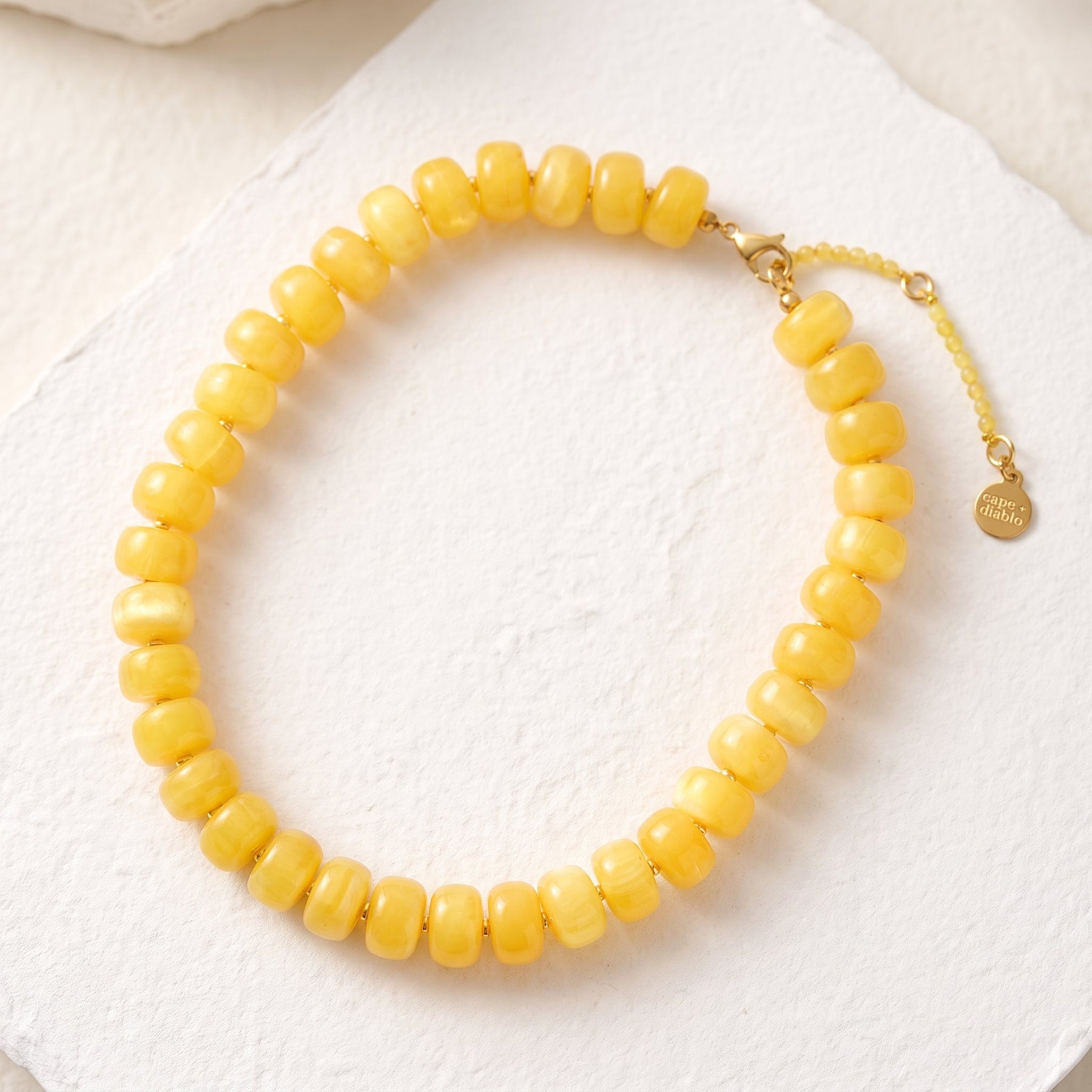 Collana vistosa color miele luminoso