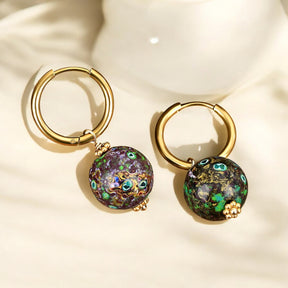 Orecchini a cerchio con sfera maculata Emerald Eclipse