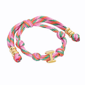 Braccialetti con iniziale annodata Bracelets