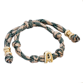 Braccialetti con iniziale annodata Bracelets