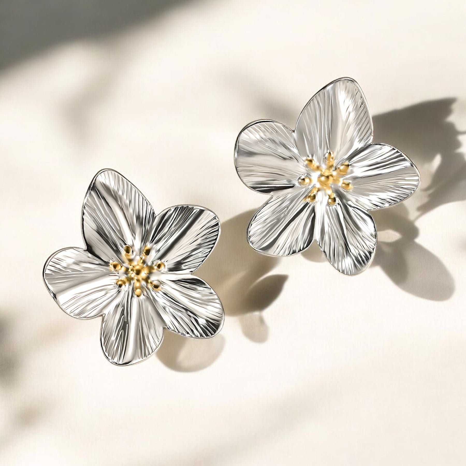Orecchini a perno Blossom Radiance
