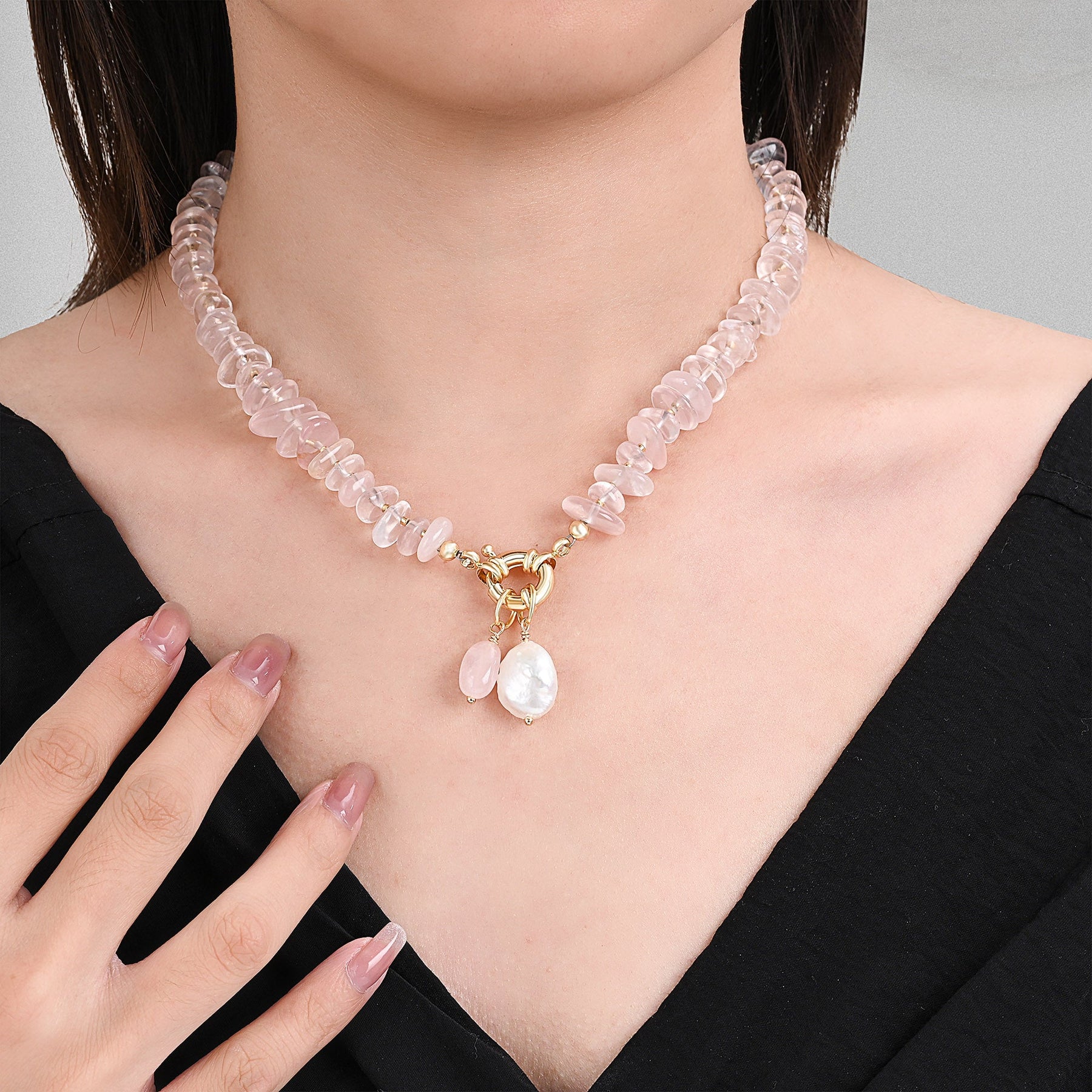 Collana con ciondolo in quarzo rosa