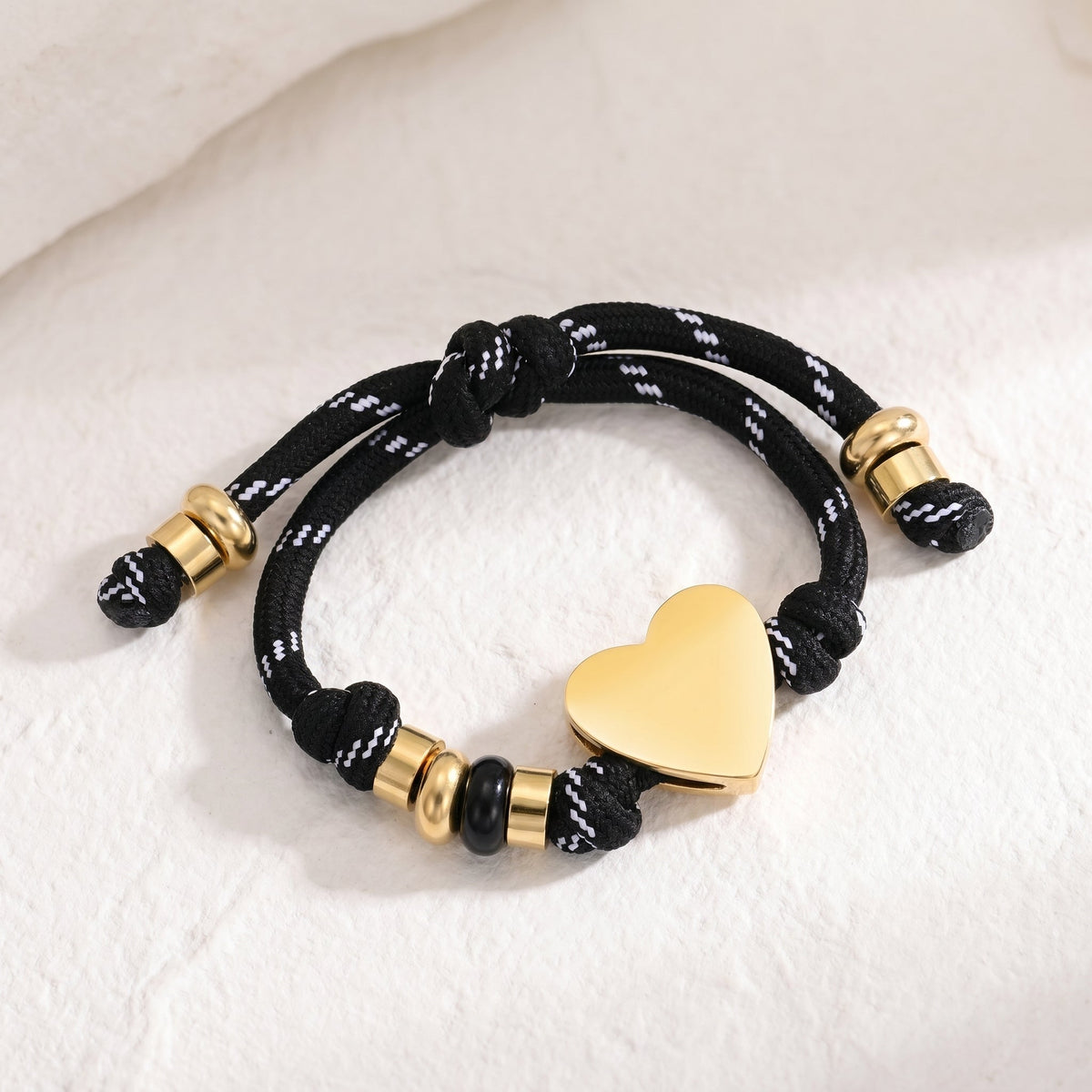Braccialetto a corda con nodo dell'amore