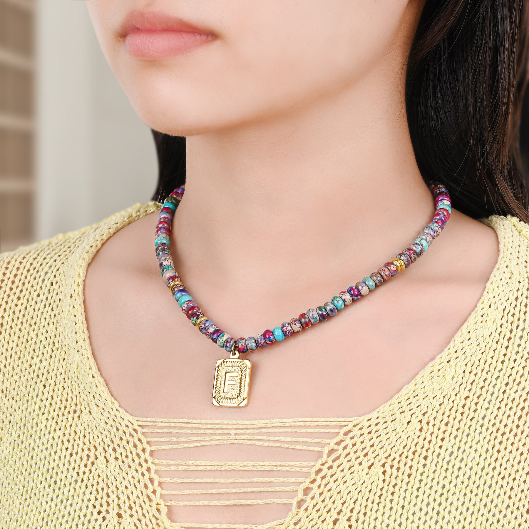 Collana a bolla con iniziale e gemma vivace