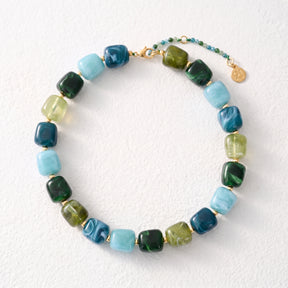 Collana con perline quadrate spesse azzurro chiaro
