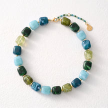 Collana con perline quadrate spesse effetto marmo