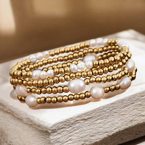 Set di bracciali in oro e perle