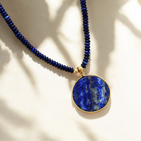 Collana con perline di lapislazzuli calmante