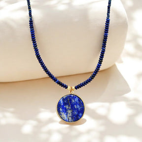Collana con perline di lapislazzuli calmante