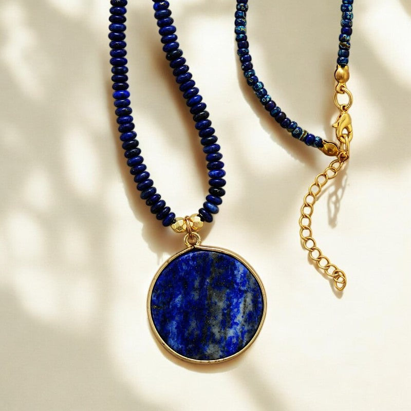 Collana con perline di lapislazzuli calmante