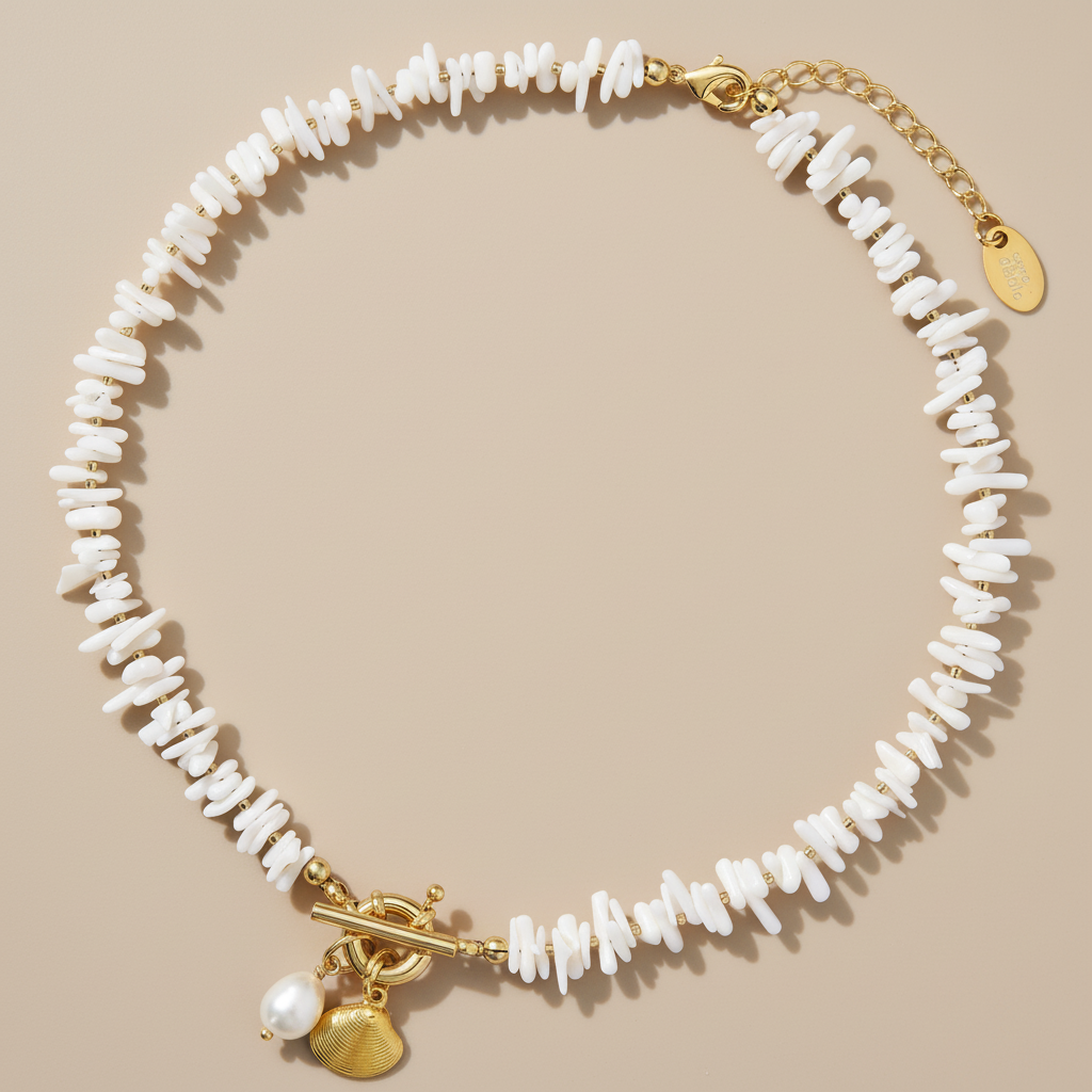 Collana di perle con conchiglia costiera