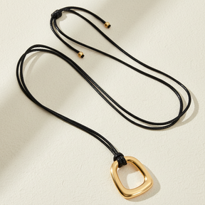 Collana geometrica in oro