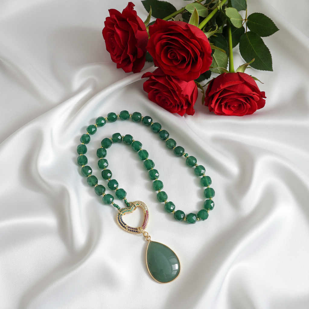 Collana a cuore in agata verde smeraldo